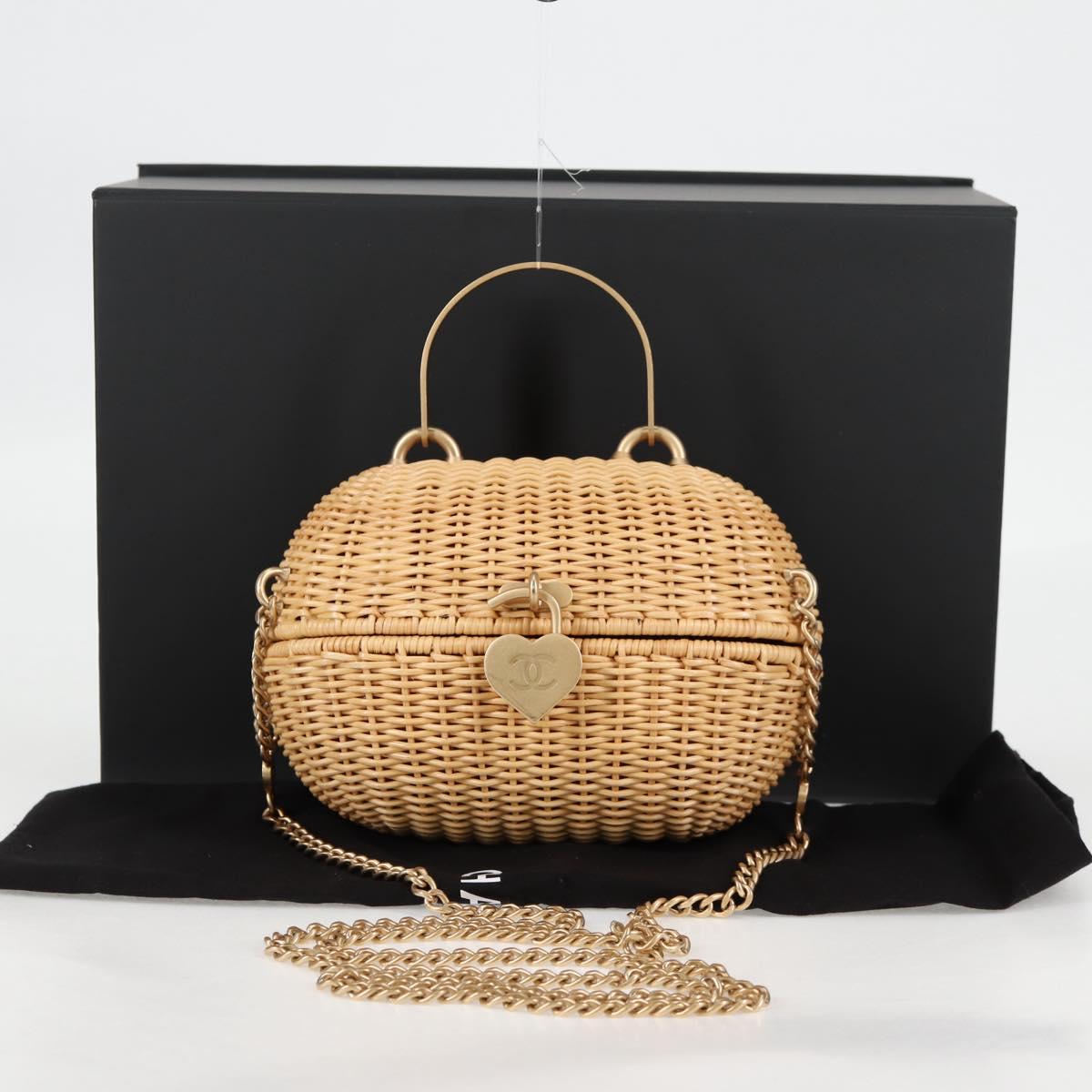 Chanel shoulder