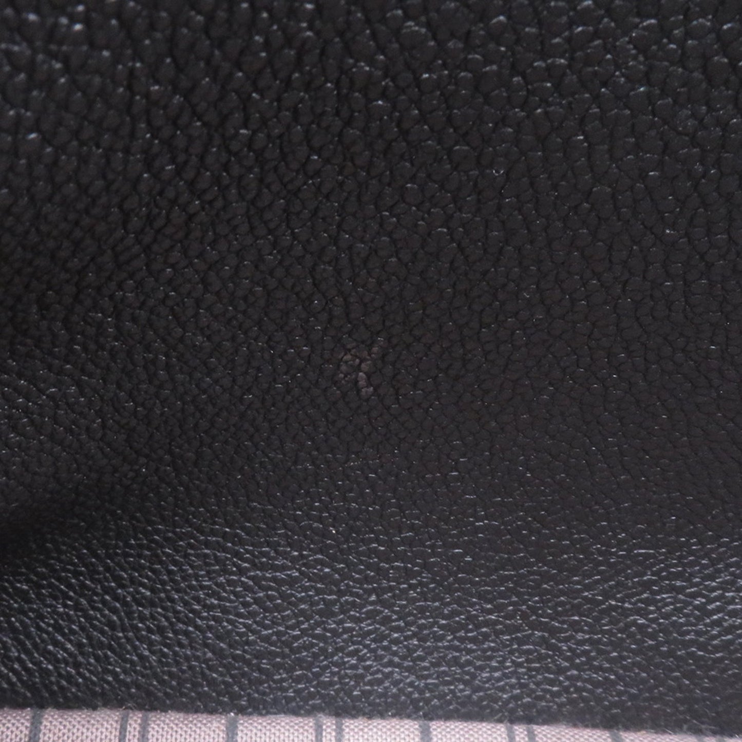Louis Vuitton Montaigne