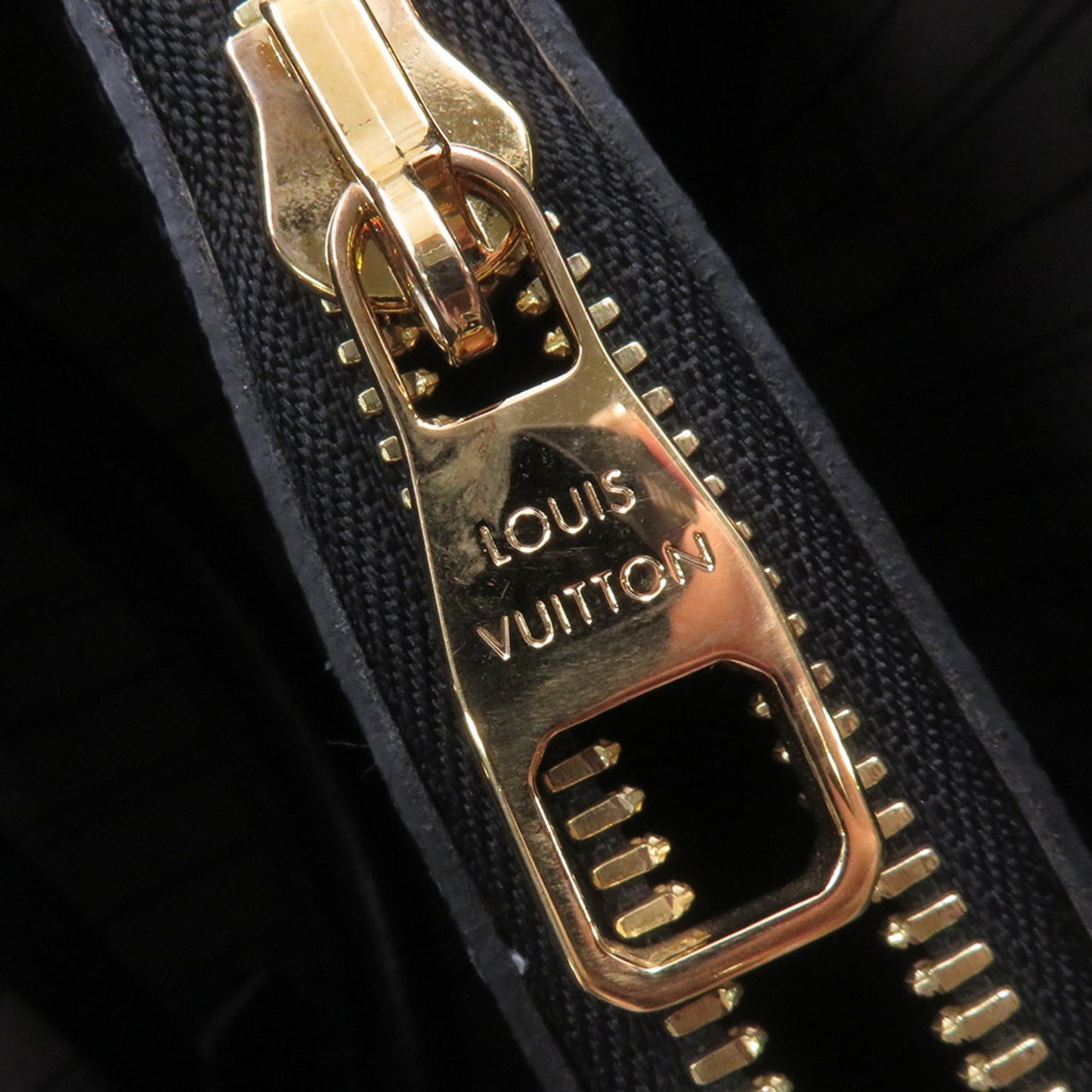 Louis Vuitton Montaigne